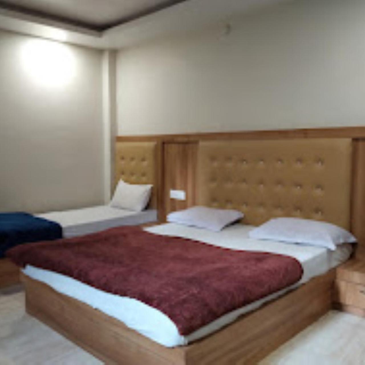New Kumar Hotel & Banquet Lakhnaú Exteriér fotografie