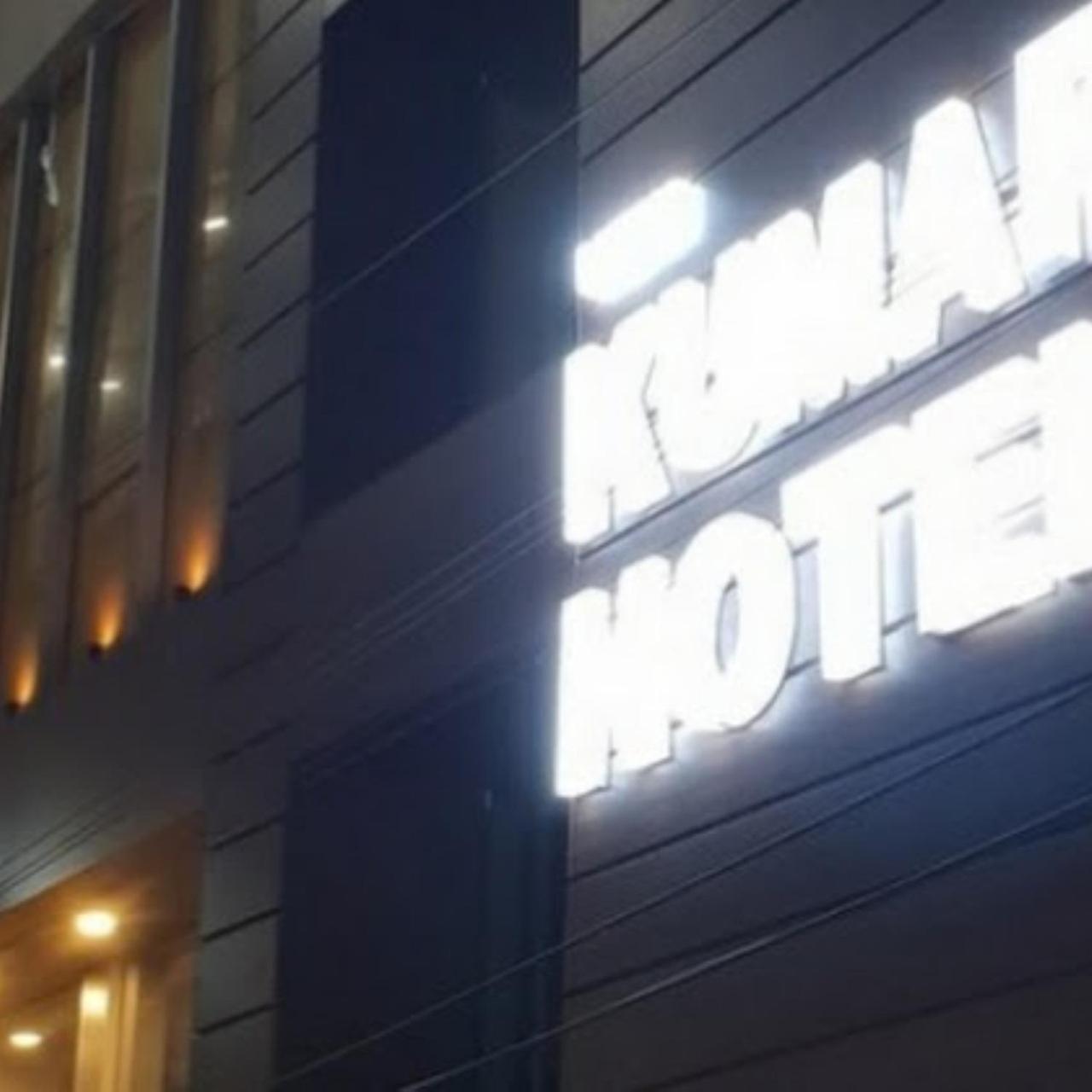 New Kumar Hotel & Banquet Lakhnaú Exteriér fotografie
