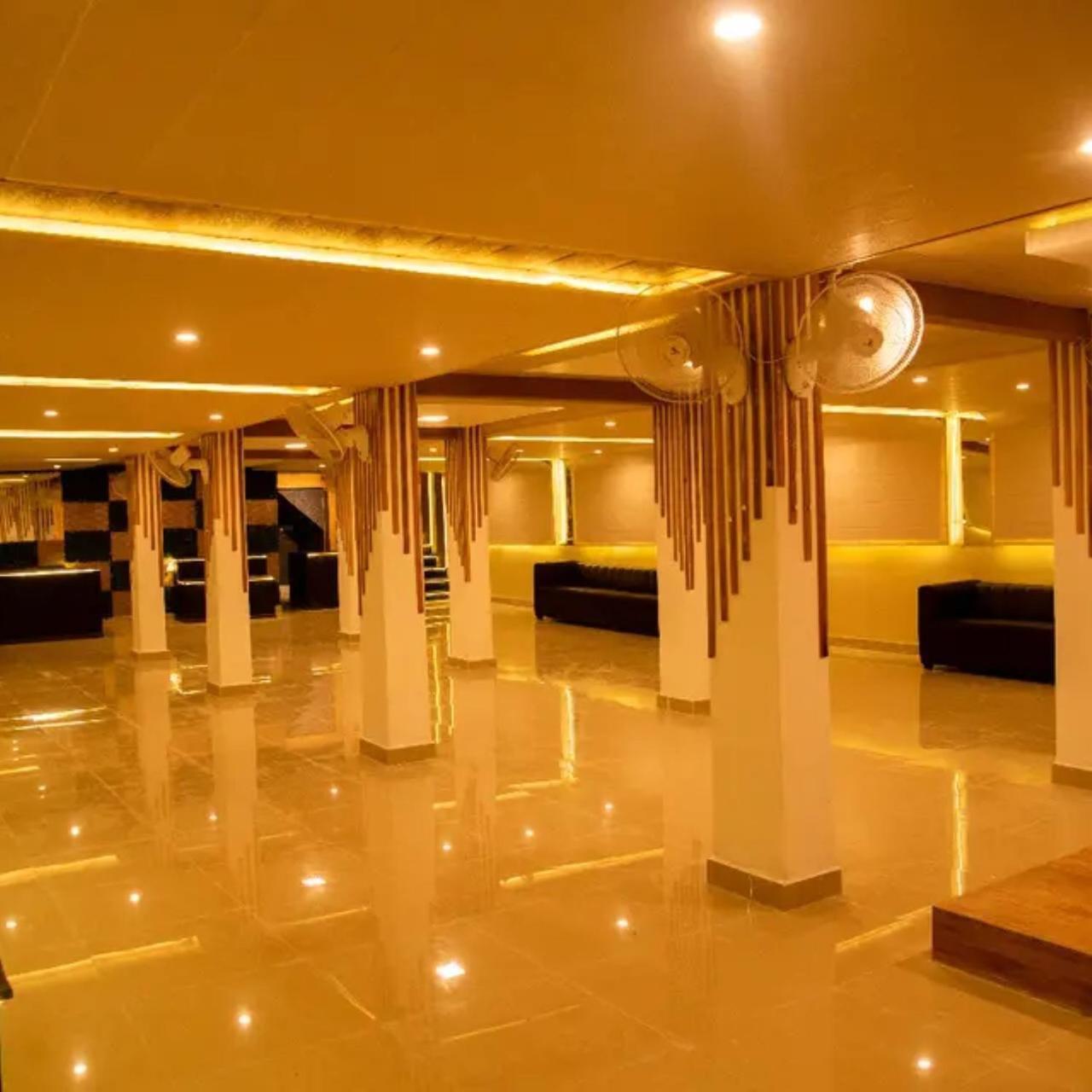 New Kumar Hotel & Banquet Lakhnaú Exteriér fotografie