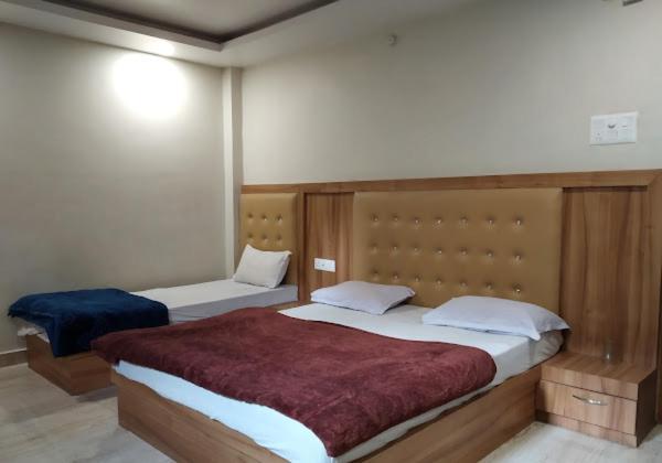 New Kumar Hotel & Banquet Lakhnaú Exteriér fotografie